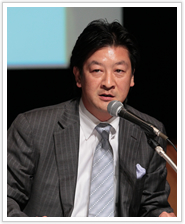 野間省伸氏
